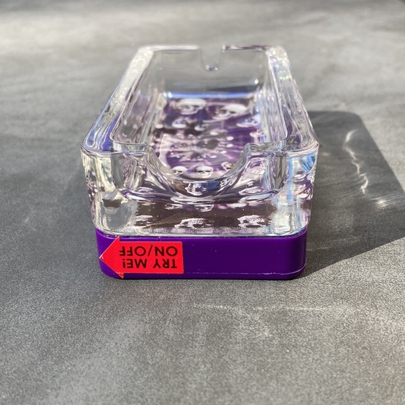 ⚜️Psychedelic Skull Head Swirl Light Up Glass Ash Tray w/Purple Base! NWT! - Picture 4 of 6